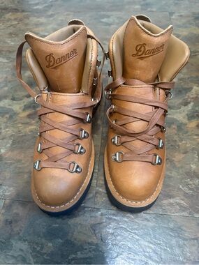 Danner women's  Brown Leather Hiking Boots with Lace Hooks